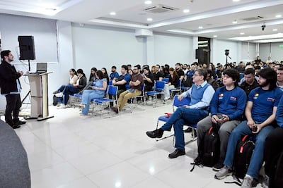 Activa participación en la Universidad Americana.