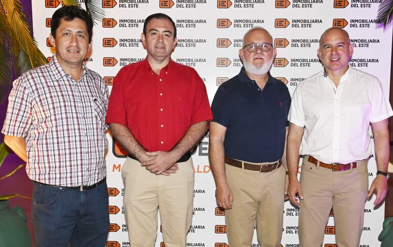 Juan Carlos Cabrera, Roberto Davey, Carlos Baruja y Luis Machuca. 