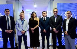Los doctores Thiago Vidigal, Luis Martínez, Karen Kunzle, Julio Cascán, Carlos Frutos y Denis dos Santos son los profesionales que se juntaron para crear el Centro de Especialidades Traumatológicas.