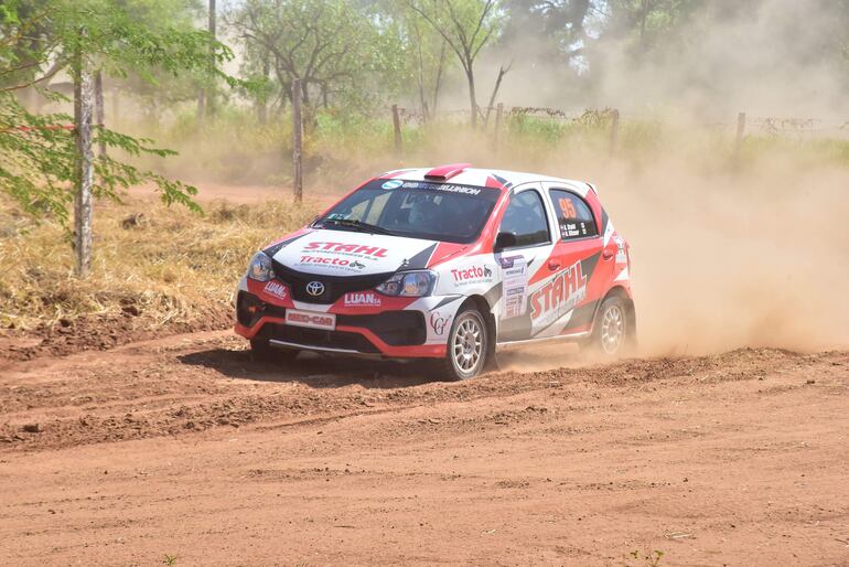 Aldo Stahl y Nicolás Elizaur aparecen en la nómina de la Clase RC5, con el Toyota Etios.