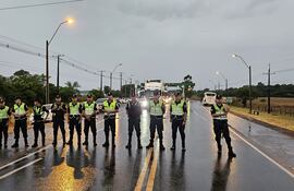 Traslado de peaje: se manifestaron bajo la lluvia ante incumplimiento de acuerdo por parte del MOPC.