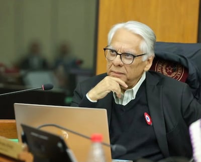 Senador Ignacio Iramain (Independiente) participando de la sesión de la Cámara de Senadores.