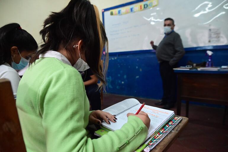 Feipar y Codehupy indican que resolución N° 29.664 del MEC es perjudicial para el acceso a información por parte de estudiantes.