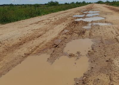 Camino de tierra que une la compañía Medina con Paso Pindó y Apipé distrito de Laureles.
