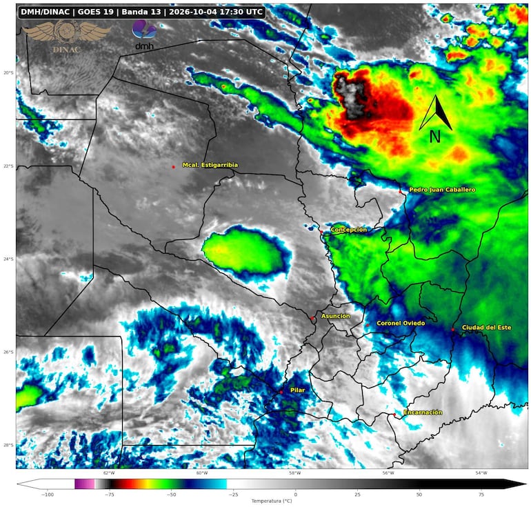 Captura satelital del cielo sobre Paraguay, con nubes en tonos azul y verde indicando actividad tormentosa.