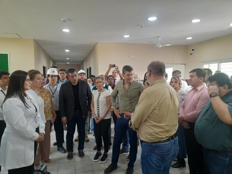 El jefe de Estado en el interior de la nueva unidad de USF construida por la Itaipú Binacional.