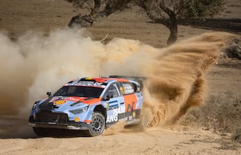 Thierry Neuville y Martijn Wydaeghe (Hyundai i20 N Rally1) durante la etapa de este viernes.
