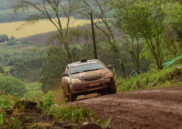 Sensacional gestión de Dixon Dietze y Horacio Ruschel, ganadores de la F2 y la RC4A con Toyota.