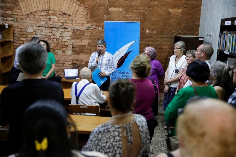 En la Casa de la Literatura Augusto Roa Bastos, del Centro Cultural de la República El Cabildo, quedó inaugurada la Biblioteca Pública de la Literatura Paraguaya Contemporánea,