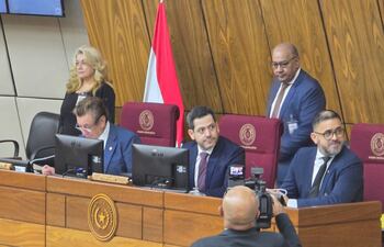 El cartista Raúl Latorre fue electo por cuarta vez consecutiva como presidente de la Cámara de Diputados.