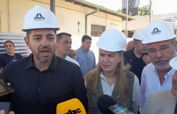 El vicepresidente de la República Pedro Alliana, la ministra de Salud María Teresa Barán y el director de Itaipú Binacional Justo Zacarías Irún, anunciaron el inicio de la readecuación del Hospital Regional de Pilar por un monto de 4.200 millones de guaraníes.