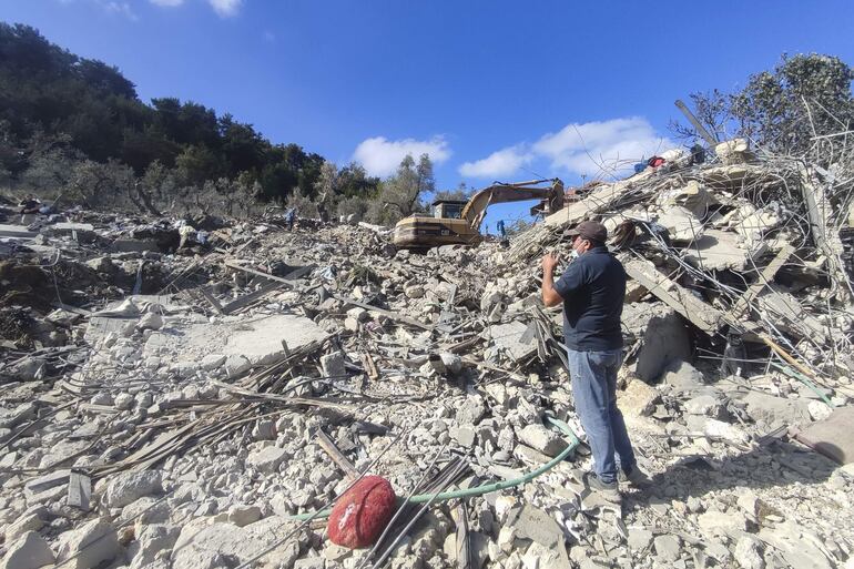 /pf/resources/images/abc-placeholder.png?d=2394