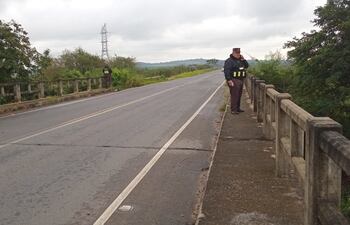 Preocupa a automovilista el hundimiento del Puente Hú en acceso Carapeguá-Nueva Italia.
