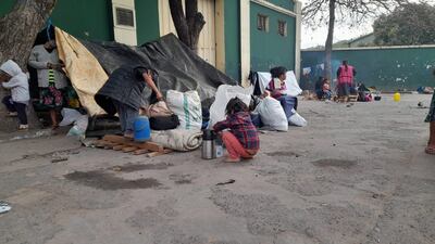 Unas 48 familias indígenas del departamento de Canindeyú acampan hace 22 días frente al INDI, sin ninguna respuesta hasta ahora de las autoridades.
