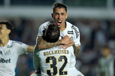 Christian Oliva celebra su gol en la copa Sudamericana para el Santos.