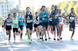Pese a una caída en el kilómetro 14, Derlys Ayala mejoró el récord nacional de maratón ayer en Valencia. Facebook, Derlys Ayala