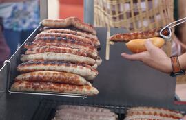 La historia de la salchicha bratwurst nos lleva a las onduladas colinas de bosques del centro de Alemania.