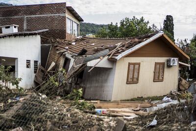 Fotografía cedida por el Gobierno del estado de Rio Grande do Sul que muestra una vivienda afectada por las torrenciales lluvias, en Muçum, estado de Rio Grande do Sul (Brasil).