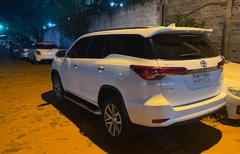 Toyota Fortuner robada en Brasil, recuperada en Paraguay anoche. Se registra un incremento de autos "cabrito" que se venden a través de las redes sociales.