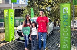 Saúl Brizuela Flores recibió la llave de la Suzuki Fronx GLX.