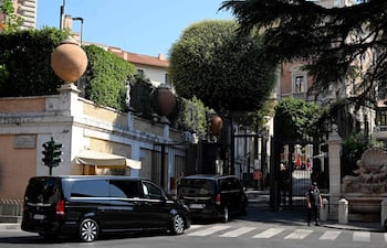 Una delegación llega en convoy para una nueva ronda de conversaciones entre las delegaciones libanesa e israelí en la Embajada de Estados Unidos en Roma