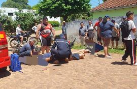 Los jóvenes que iban al colegio resultaron heridos en choque entre motocicletas.
