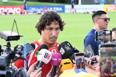 El defensor de la selección paraguaya, José Canale habla con los medios en zona mixta previo al duelo ante Francia por los octavos de final del Mundial 2026.
