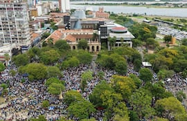 Imágenes del dron. Manifestación de docentes contra la reforma de la caja fiscal. Imágenes de Enrique Manuel Montti Mendez.
