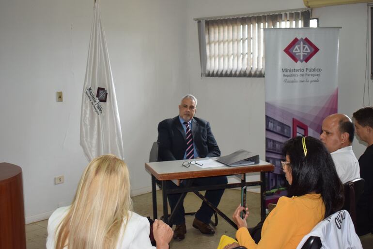 La reunión de abogados con el fiscal adjunto, Jorge Sosa.