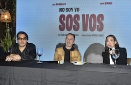 Pope Spinzi, Jorge Báez y Lali González, durante el lanzamiento de la obra.