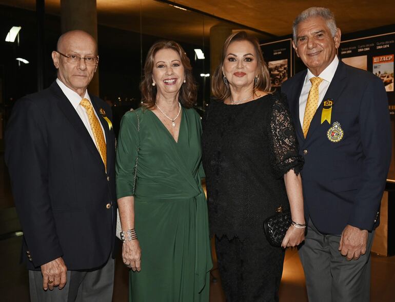 José Zanotti Cavazzoni, María Liz Montero de Zanotti, Ani de Dumont y Fernando Dumot. 