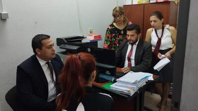 Mel Aramí Paredes (20) llegó a la fiscalía de Villa Elisa, pero se abstuvo de declarar. Fue enviada a la cárcel de mujeres El Buen Pastor.