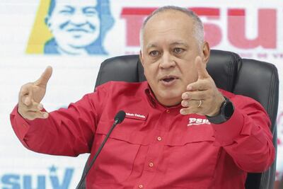 El ministro de Relaciones Interiores, Justicia y Paz de Venezuela, Diosdado Cabello, habla durante una conferencia de prensa del Partido Socialista Unido de Venezuela (Photo by Pedro MATTEY / AFP)