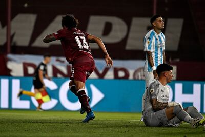 El paraguayo José Canale, futbolista de Lanús, festeja un gol en el partido frente a Atlético Tucumán por la fecha 16 del torneo Clausura 2025 de la Liga Profesional de Argentina en el estadio Ciudad de Lanús, en Lanús, Argentina.
