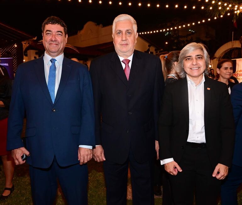 Pablo Sandino Martínez, Miguel Aranda y Linda Taiyen. 