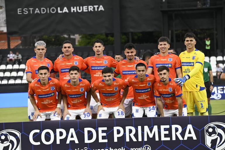 El equipo del Sportivo 2 de Mayo presentado por el entrenador Eduardo Ledesma para visitar a Libertad en el estadio La Huerta.