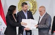 La ministra de Obras Públicas, Claudia Centurión, el vicepresidente, Pedro Alliana y el presidente del Senado, Basilio "Bachi" Núñez presentan el proyecto del Corredor Sur-Oeste Pilar–Yabebyry.para el Corredor Sur-Oeste Pilar–Yabebyry.