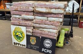 En el pesaje oficial, la carga totalizó 1.026,3 kg de marihuana.