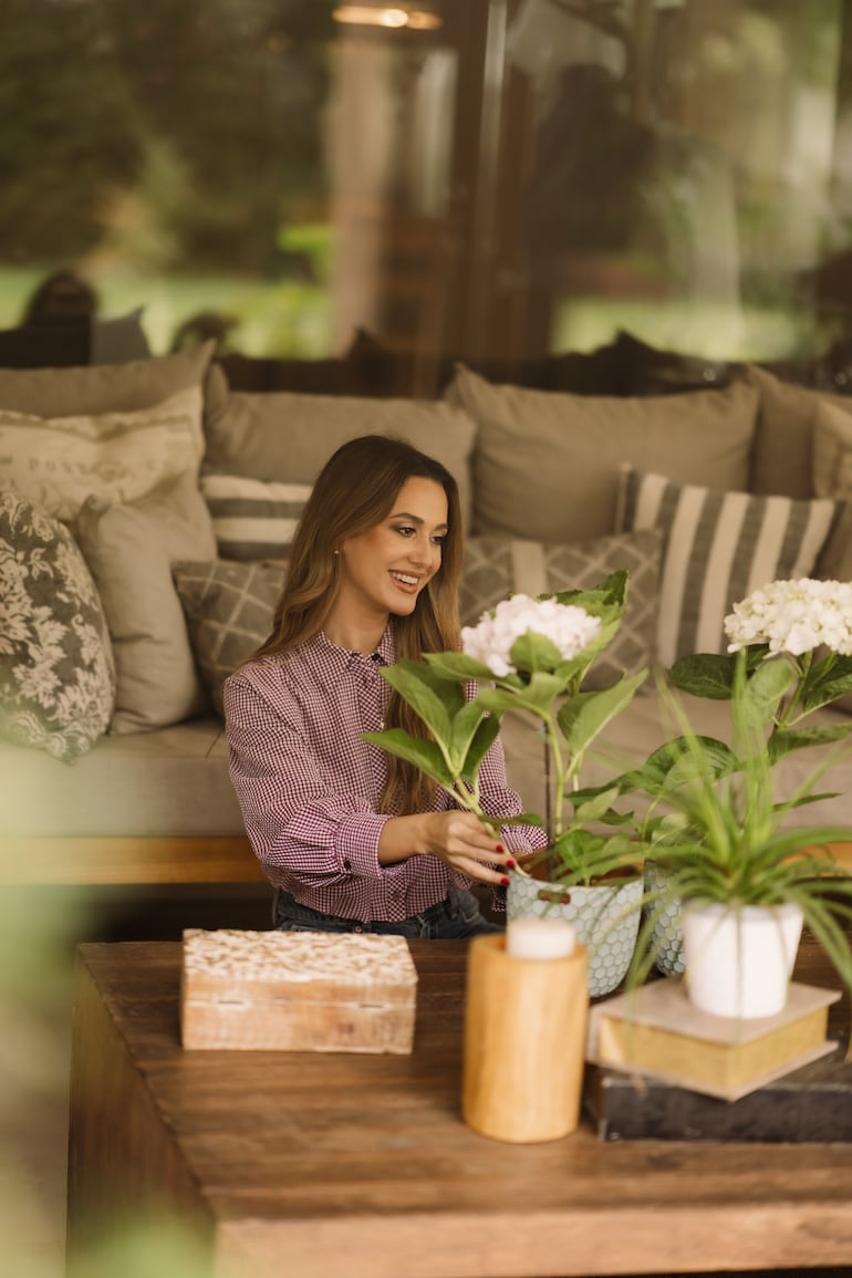 Valentina De Filippis con plantas de Bloomiér.
