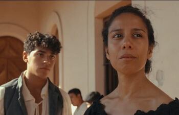 Franco Gallardo y Dahiana Acosta en una escena de la película "Sé valiente", de Marcelo Torcida.