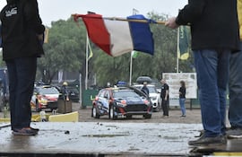 El Hyundai i20 N Rally 2 Step 2 del piloto Fau Zaldívar llegando a la rampa de Mariscal Estigarribia para empezar la Etapa 3 del Rally del Chaco 2025.