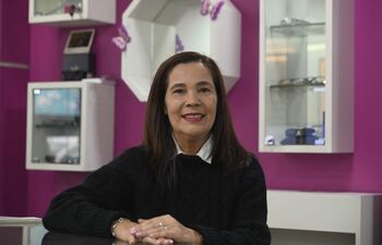 La licenciada Clara Mareco, directora de Óptica Valemar.