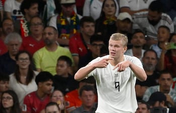 Momento que Erling Haaland pide el cambio por lesión ante Portugal.