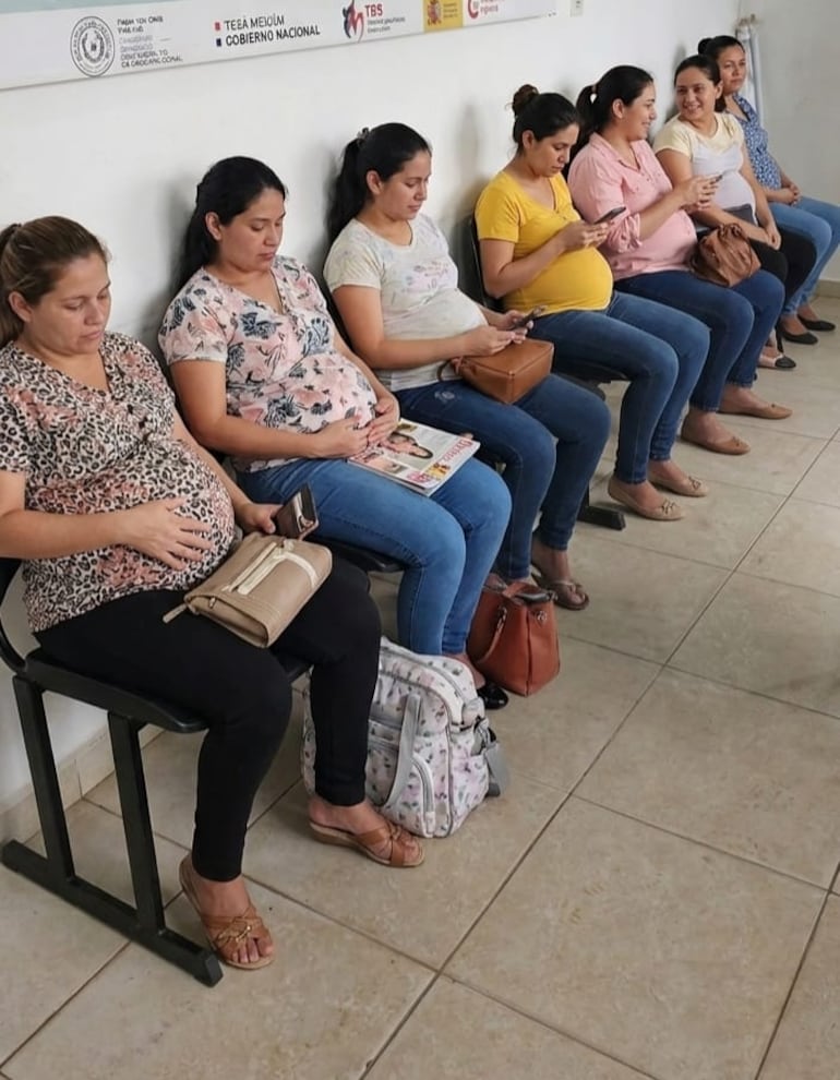 Hoy se registró una baja concurrencia de pacientes en el Hospital Regional de Caacupé, que continúa funcionando con normalidad pese a la renuncia de uno de sus médicos especialistas.
