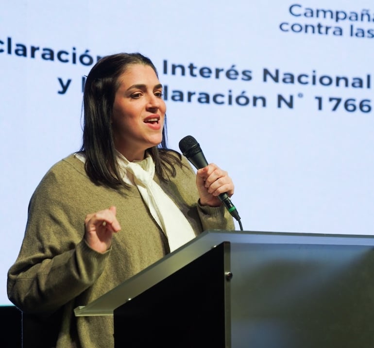La Mg. Alejandra Najenson, docente investigadora de la carrera de Medicina de la UMAX, presentó los resultados de este relevamiento durante el I Simposio Internacional de Prevención y Lucha contras las Adicciones, organizado por la UMAX.