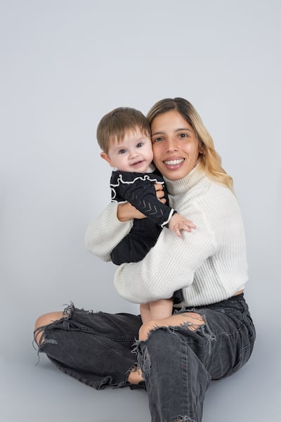 La deportista mamá Gabriela Alejandra Narváez junto a su hija Margot en el especial de ABC por el Día de la Madre.
