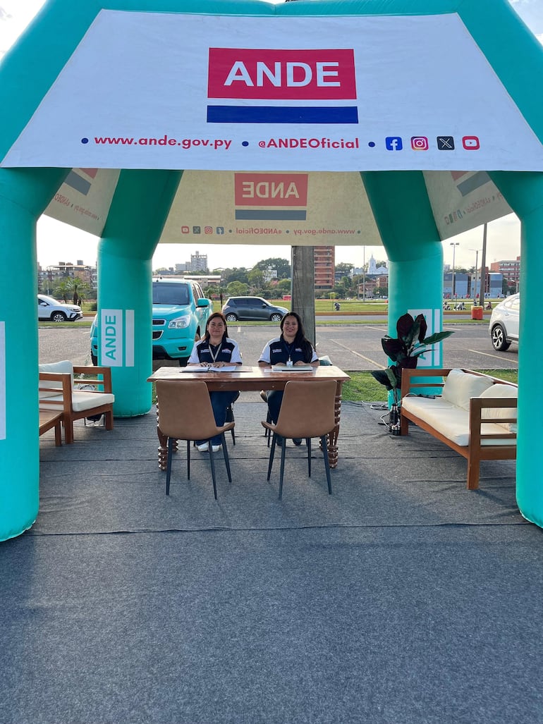 El stand de la ANDE en Encarnación.