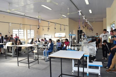 La industria textil inició capacitaciones de los futuros operarios.