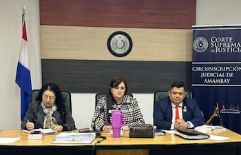 Jueces Marcelina Quintana, Librada Peralta y Mario Peralta, miembros del tribunal juzgador.