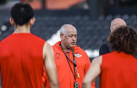 Francisco Javier Arce Rolón (54 años), entrenador de Libertad.